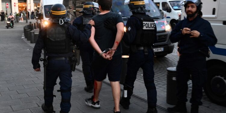 Caos Francia- Saccheggi E Scontri A Lione, Grenoble E Marsiglia. Mille ...